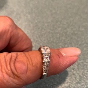 White sapphire set in 14 k white gold